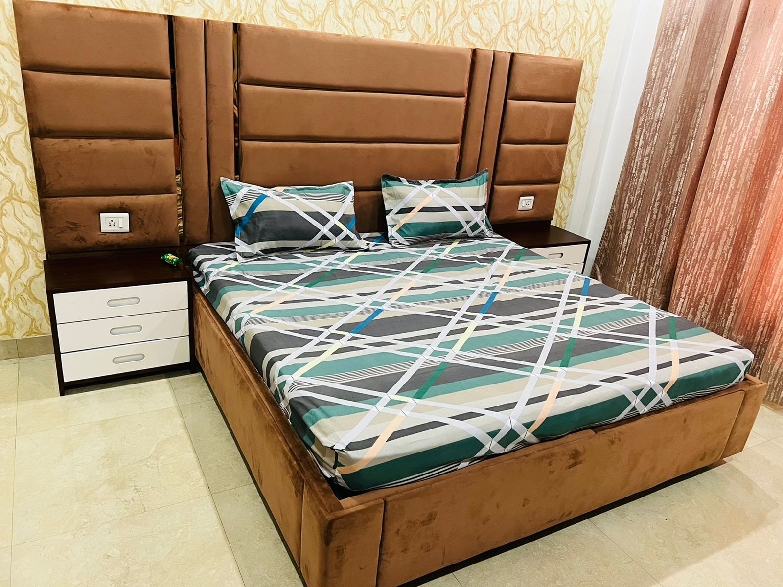 Green Light Green  Premium Bedsheet With Rubber Fitting 